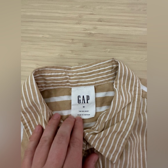 NWOT Gap The Big Shirt in neutral stripes - Picture 4 of 4